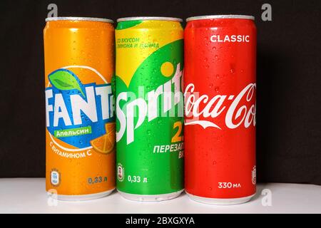 Tyumen, Russie-20 mai 2020: Coca-Cola, Fanta et Sprite . Trois boissons sont les marques les plus populaires de Coca-Cola Company Banque D'Images