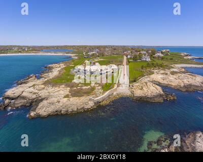 Manoir historique les vagues vue aérienne au 61 Ledge Road à Newport, Rhode Island RI, États-Unis. Banque D'Images