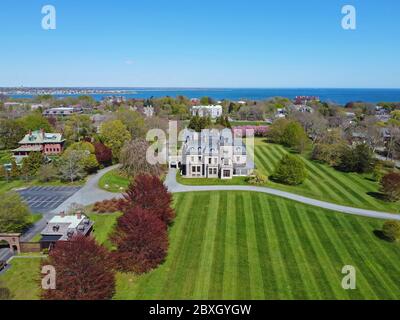 Vue aérienne de Château-sur-Mer à Newport, Rhode Island RI, États-Unis. Château-sur-Mer est un manoir de l'âge d'or de style Renaissance française construit en 1851. Banque D'Images