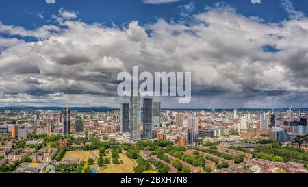 Deansgate Square Manchester England, moderne tour bloc gratte-ciel appartements dominant le paysage du centre-ville de Manchester dans le nord de l'Angleterre Banque D'Images