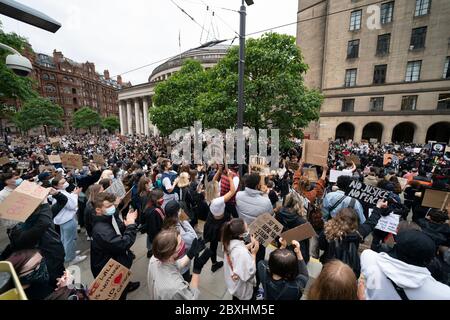 Manchester, Royaume-Uni. 7 juin 2020. Des membres du public sont vus à une manifestation Black Lives Matter, Manchester, Royaume-Uni. Crédit : Jon Super/Alay Live News. Banque D'Images