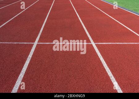 Les marquages sur le tapis roulant. Tapis roulant au stade sportif. Stade sportif Banque D'Images