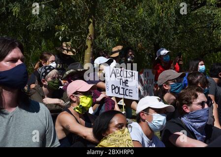Des milliers de manifestants assistent à la Black Lives Matter Tucson : manifestation et manifestation pour célébrer la Black Lives pour se souvenir des Noirs qui se sont enorus Banque D'Images