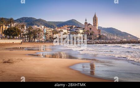 Sitges est une ville près de Barcelone en Catalogne, Espagne. Il est célèbre pour ses plages et sa vie nocturne. Banque D'Images