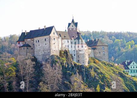 Vue sur le château de Loket près de Karlovy Vary. République tchèque. Banque D'Images