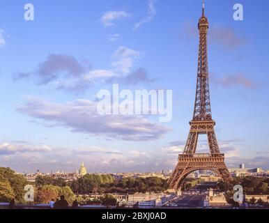 Tour Eiffel (la Tour Eiffel) depuis le site Trocadéro du Palais de Chaillot, Paris, Île-de-France, France Banque D'Images