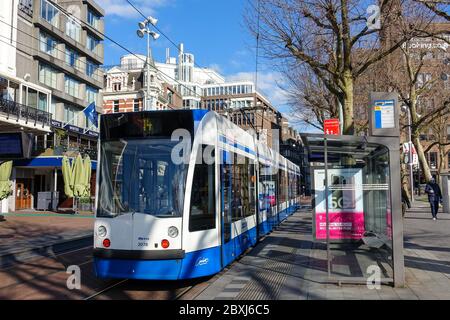Calme Amsterdam (pays-Bas) pendant la crise Covid-19, vues sur la Rembrandtplein vide Banque D'Images
