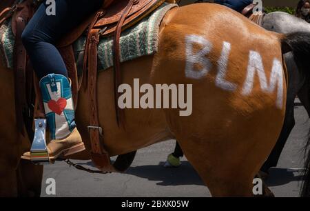 Compton, États-Unis. 7 juin 2020. Les cavaliers au Comtton Cowboy Peace Ride en l'honneur de George Floyd. Crédit : Jim Newberry/Alay Live News. Banque D'Images