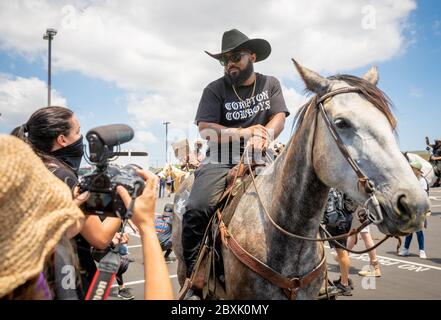 Compton, États-Unis. 7 juin 2020. Les cavaliers au Comtton Cowboy Peace Ride en l'honneur de George Floyd. Crédit : Jim Newberry/Alay Live News. Banque D'Images