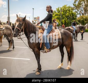 Compton, États-Unis. 7 juin 2020. Les cavaliers au Comtton Cowboy Peace Ride en l'honneur de George Floyd. Crédit : Jim Newberry/Alay Live News. Banque D'Images