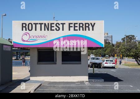 Freemantle Australie 5 novembre 2019 : Bureau de signalisation et de réservation pour le ferry vers l'île de Rottnest, une destination touristique populaire Banque D'Images