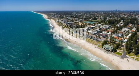 Freemantle Australie 5 novembre 2019 : vue panoramique aérienne de Cottesloe Beach à Perth, Australie occidentale Banque D'Images