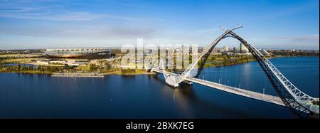 Perth Australie 5 novembre 2019 : vue panoramique aérienne du stade Optus et du pont Matagarup à Perth, Australie occidentale Banque D'Images