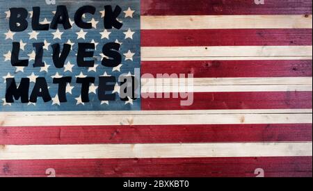 Texte de la matière de vies noires sur les Etats-Unis drapeau en bois vintage Banque D'Images