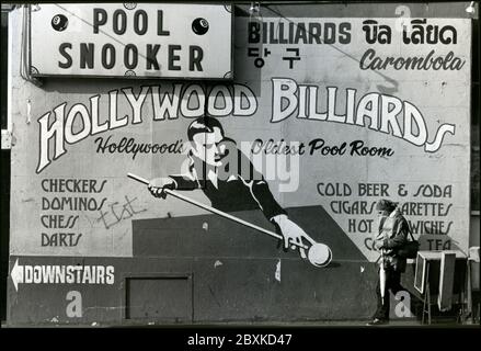 Panneau extérieur peint à l'extérieur de Hollywood Billiards sur Western Ave. À Los Angeles, CA Banque D'Images