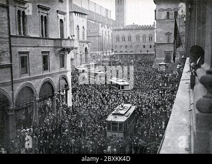 Rassemblement pro-guerre à Bologne, Italie, 1914. Banque D'Images