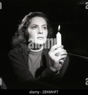 Viveca Lindfors. Né le 29 1920 décembre au 25 octobre 1995. Scène et actrice américaine de scène suédoise. Photos à la maison en décembre 1943. Suède. Kristoffersson réf. F32-6 Banque D'Images