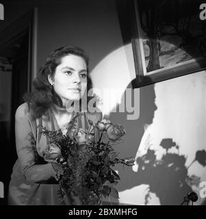 Viveca Lindfors. Né le 29 1920 décembre au 25 octobre 1995. Scène et actrice américaine de scène suédoise. Photos à la maison en décembre 1943. Suède. Kristoffersson réf. F33-2 Banque D'Images