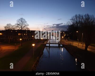 le soleil s'élève au-dessus du canal circulaire du Zuidplaspolder à Nieuwerkerk aan den IJssel Banque D'Images