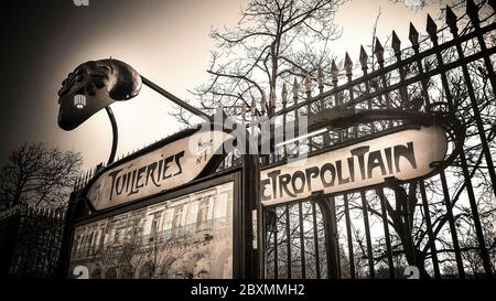 Metro Sign, Paris, Ile-de-France, France Banque D'Images