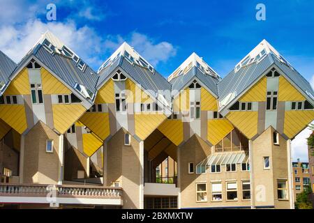 Les Maisons du Cube à Rotterdam près de la gare de Blaak - pays-Bas - Kubuwoningen - les Maisons ont été conçues par l'architecte Piet Blom Banque D'Images