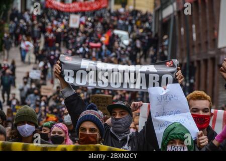 Porto Alegre, Brésil. Le 7 juin 2020. Des manifestations fascistes appellent au départ du président Jair Bolsonaro ce dimanche après-midi 07, à Porto Alegre, RS. Crédit: Omar de Oliveira/FotoArena/Alay Live News Banque D'Images