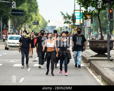 Porto Alegre, Brésil. Le 7 juin 2020. Des manifestations fascistes appellent au départ du président Jair Bolsonaro ce dimanche après-midi 07, à Porto Alegre, RS. Crédit: Omar de Oliveira/FotoArena/Alay Live News Banque D'Images