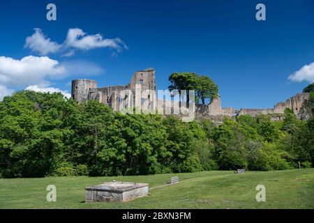 Château de Barnard sur les rives de la rivière Tees à Teesdale, Co. Durham. Banque D'Images