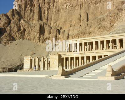 Temple mortuaire de la reine Hatshepsut Banque D'Images