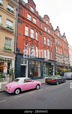 Voiture Nissan Figaro rose, Henrietta St, Londres. Banque D'Images