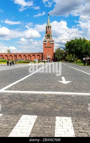Moscou, Russie - 9 juillet 2019 : vue sur la Tour Spasskaya depuis le Kremlin de Moscou. Moscou architecture du tourisme mondial Banque D'Images