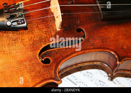 Violon sur Sheet Music Banque D'Images