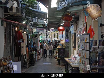 Tianzifang à Shanghai, Chine. Le quartier de Tianzifang est un quartier de ruelles de Shanghai connu pour ses boutiques d'art et d'artisanat, ses cafés et ses studios d'art. Banque D'Images