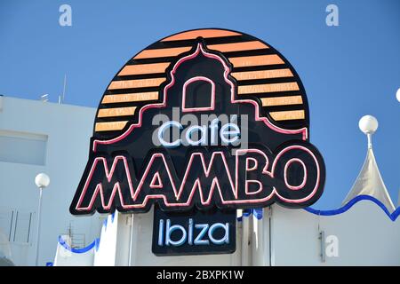 IBIZA, ESPAGNE - 12 JUILLET 2017 : célèbre café Mambo à San Antonio de Portmany sur l'île d'Ibiza. Banque D'Images