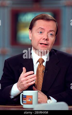 Gary Bauer, président du Conseil de recherches familiales, discute du procès de destitution du Président Bill Clinton au Sénat, en cours, lors de l'émission télévisée Meet the Press de la NBC, le 31 janvier 1999 à Washington, D.C. Banque D'Images