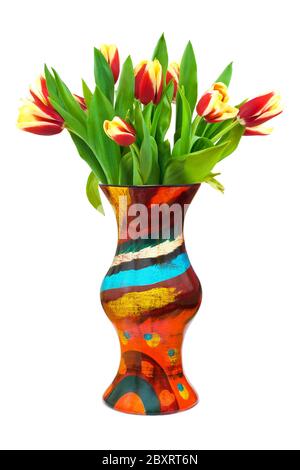 Fleurs tulipes dans vase isolé sur fond blanc Banque D'Images