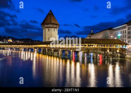 Pont de la chapelle sur Lucerne Banque D'Images