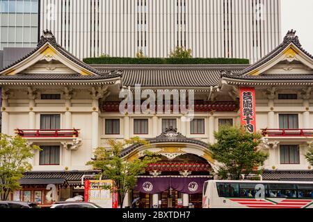 Tokyo / Japon - 21 octobre 2017 : le théâtre Kabuki-za à Ginza est le théâtre principal à Tokyo pour le théâtre Kabuki traditionnel japonais Banque D'Images