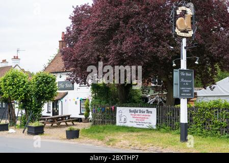 The Boot at Sarratt, pub et restaurant de campagne traditionnel dans le village de Sarratt, Hertfordshire, Angleterre, Royaume-Uni Banque D'Images