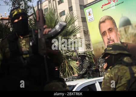 Gaza, Palestine. 07e juin 2020. Partisans du Jihad islamique palestinien, lors d'un service commémoratif pour le chef du mouvement, Ramadan Shallah, dans la ville de Gaza, le 8 juin 2020. Shallah est décédé le 06 juin dans un hôpital de Beyrouth (Liban) à l'âge de 62 ans. Ses restes ont été emmenés à Damas, la capitale de la Syrie, pour y être enterrés. (Photo par Yousef Masoud/INA photo Agency/Sipa USA) crédit: SIPA USA/Alay Live News Banque D'Images