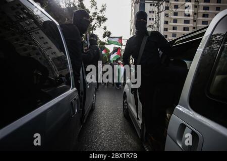 Gaza, Palestine. 07e juin 2020. Partisans du Jihad islamique palestinien, lors d'un service commémoratif pour le chef du mouvement, Ramadan Shallah, dans la ville de Gaza, le 8 juin 2020. Shallah est décédé le 06 juin dans un hôpital de Beyrouth (Liban) à l'âge de 62 ans. Ses restes ont été emmenés à Damas, la capitale de la Syrie, pour y être enterrés. (Photo par Yousef Masoud/INA photo Agency/Sipa USA) crédit: SIPA USA/Alay Live News Banque D'Images