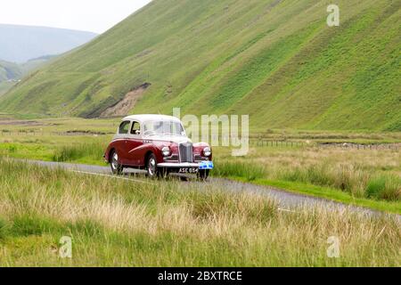 MOFFAT, ÉCOSSE - 29 JUIN 2019 : voiture Sunbeam Talbot 90 des années 1950 dans un rallye automobile classique en route vers la ville de Moffat, Dumfries et Galloway Banque D'Images