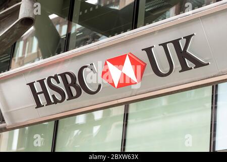 Londres, Royaume-Uni. 4 juin 2020. Logo de la Banque HSBC visible dans l'une de ses succursales. Crédit : Dave Rushen/SOPA Images/ZUMA Wire/Alay Live News Banque D'Images