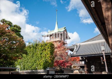 Tour Gionkaku, située à l'intérieur du temple Daiun-in, Higashiyama, Kyoto, Japon. Banque D'Images