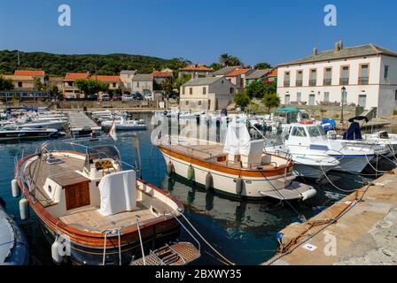 Barcaggio port pittoresque en Corse du Nord sur le cap corse Banque D'Images