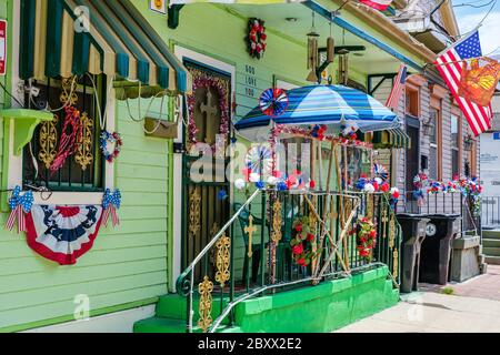Exposition patriotique sur la maison dans le quartier chic Banque D'Images