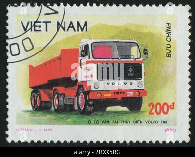 VIET NAM - VERS 1990: Timbre imprimé par le Viet Nam, montre camion, vers 1990 Banque D'Images