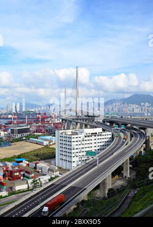 Pont et terminal à conteneurs à Hong Kong Banque D'Images