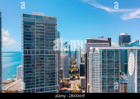 Brickell Ave et Sky Scrappers Banque D'Images