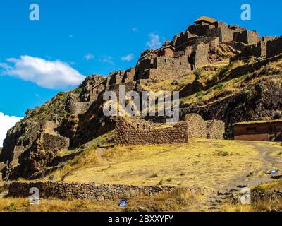 Pisac - ruines de la citadelle incan dans la Vallée Sacrée d'Urubamba, Pérou. Banque D'Images